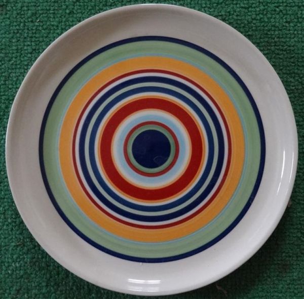Keramik-Teller mit buntem Kreismuster, D 19 cm