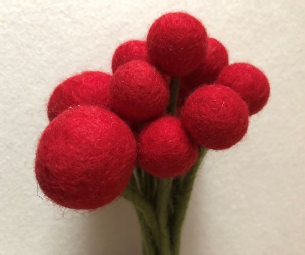 Wollfilz-Kugelblume strahlend rot D 3,5 cm, H 32 cm